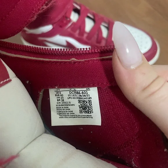 nike jordans with zipper - Picture 2 of 4